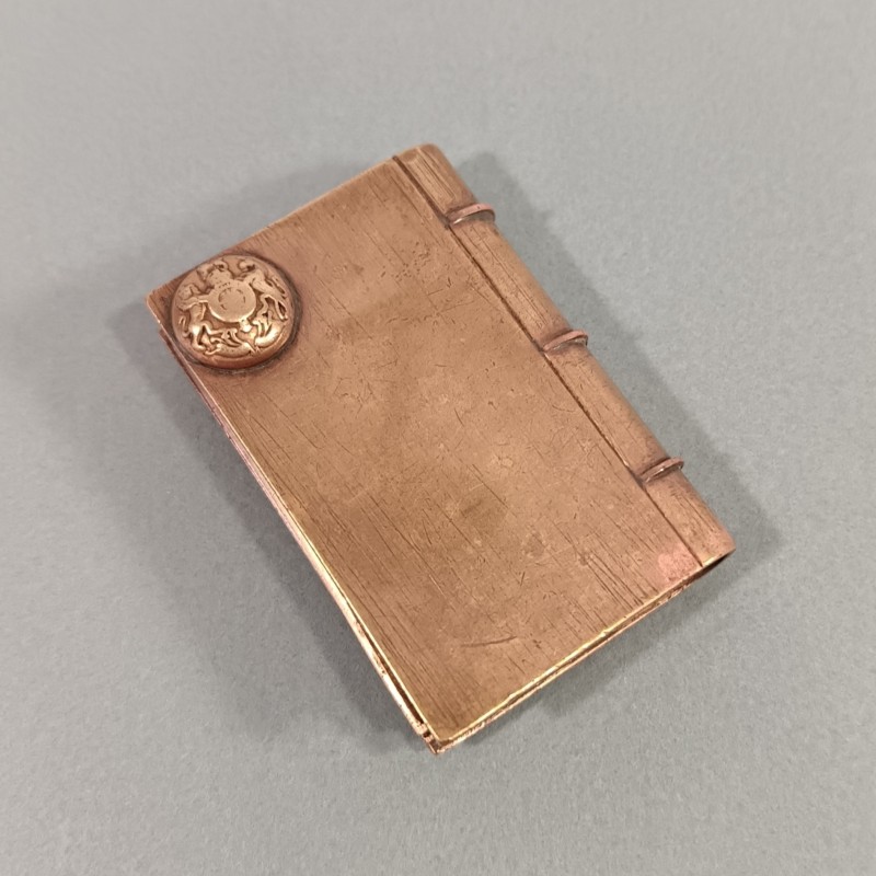 BRIQUET DE POILUS " ORIENT " PETIT LIVRE AVEC BOUTONS ANGLAIS ARTISANAT DE TRANCHEES SOUVENIR GUERRE 1914 - 1918